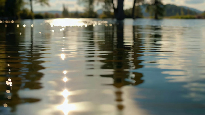 波光粼粼水面自然风光 波光粼粼水面自然风光