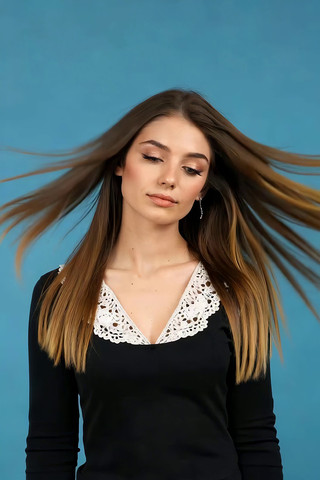 ����Ů����ɫ����ǰվ��