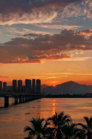 城市江畔夕阳全景 城市江畔夕阳全景