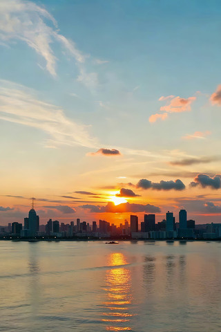 ����Ϧ���µ�ˮ���뽨������