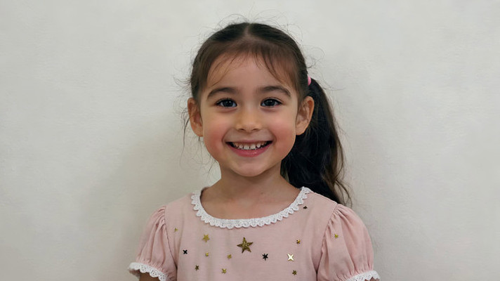 ����ȹСŮ������΢Ц