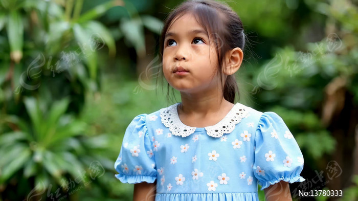 ������ȹСŮ������̧ͷ��