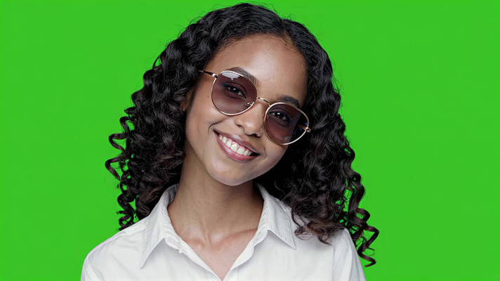 ��ī��΢Ц��Ů����Ļ�ز�