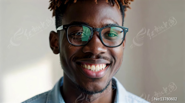 ���۾���������΢Ц��д