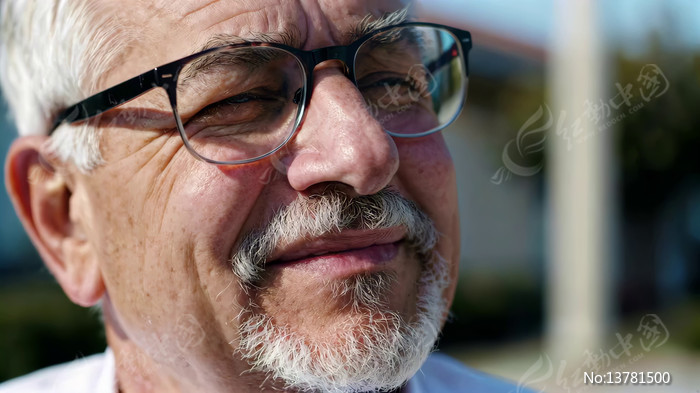 ���۾�����΢Ц��д�ز�