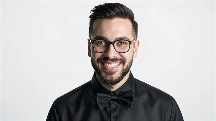 戴眼镜男子微笑特写 戴眼镜男子微笑特写