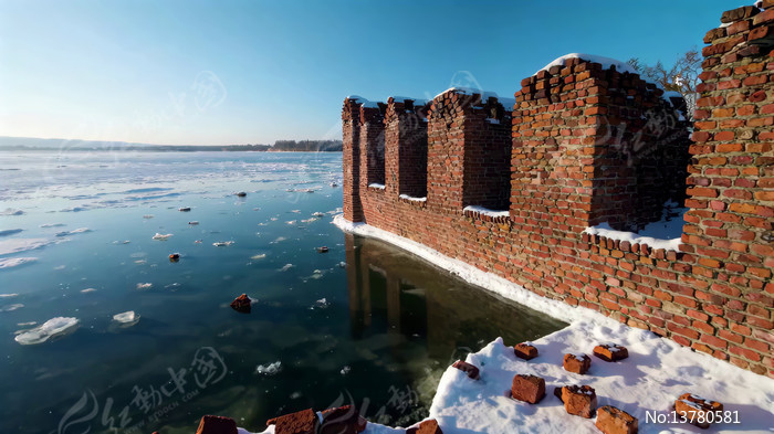 ���պ��߲�ԫ�ϱ�ѩ��