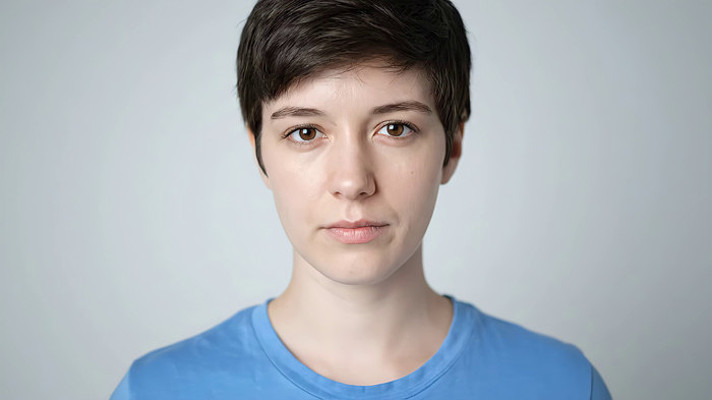 短发女性正面特写 短发女性正面特写