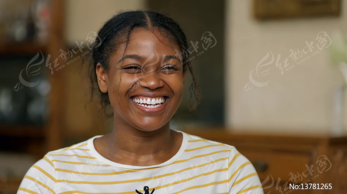 ������Ů��΢Ц��д