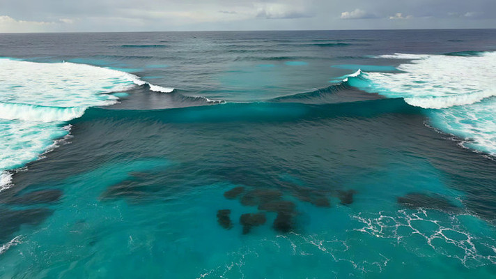俯瞰海洋海浪涌动景象 俯瞰海洋海浪涌动景象