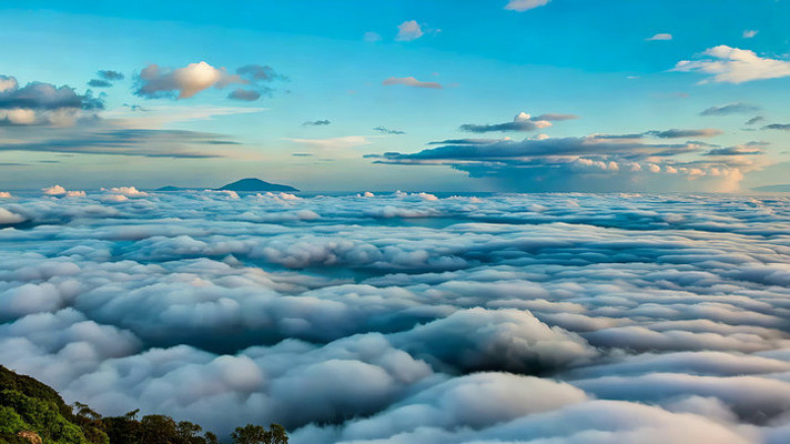 高空俯瞰云海与天空景观 高空俯瞰云海与天空景观