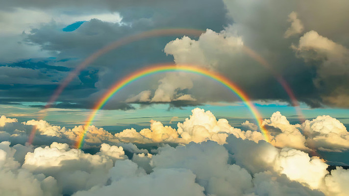 高空云海中的双彩虹景观 高空云海中的双彩虹景观