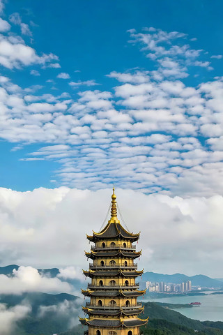 古塔蓝天白云下全景 古塔蓝天白云下全景