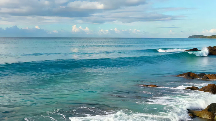 海边海浪拍打礁石景象 海边海浪拍打礁石景象