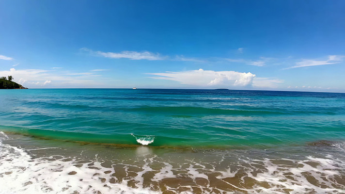 海边海浪与蓝天景象 海边海浪与蓝天景象