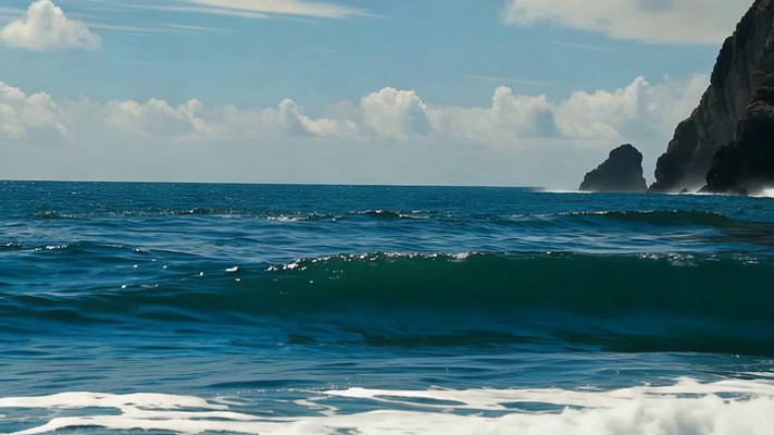 海边蓝色海洋与岩石景观 海边蓝色海洋与岩石景观