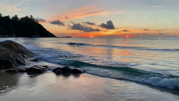 海边日落海浪拍打礁石景观 海边日落海浪拍打礁石景观