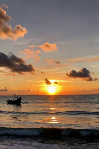 海边日落渔船海面风景 海边日落渔船海面风景