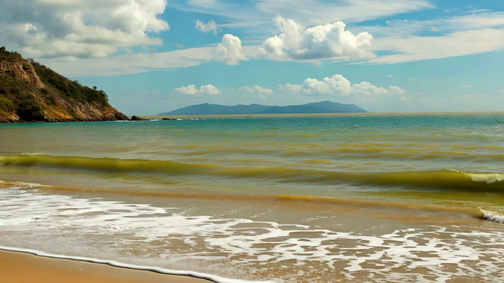 海边沙滩海浪全景 海边沙滩海浪全景