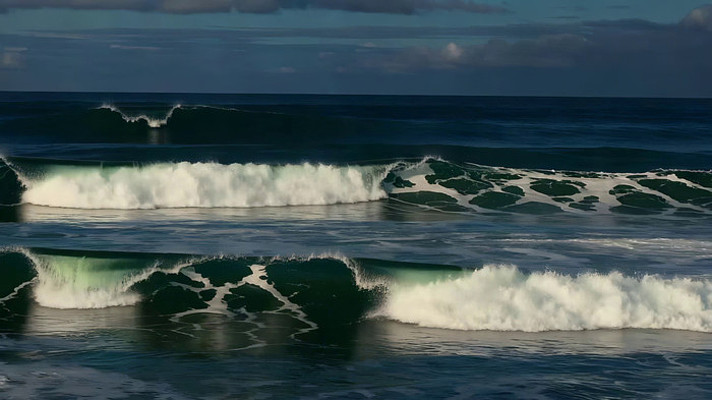 海浪翻涌的海洋景象 海浪翻涌的海洋景象