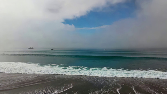 海面海浪船只远景画面 海面海浪船只远景画面