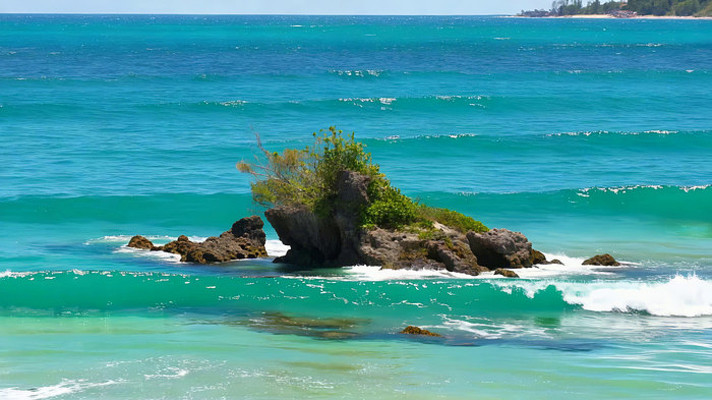 海中礁石与海浪风景 海中礁石与海浪风景