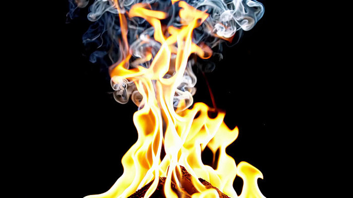 ��ɫ����ȼ�յĻ���