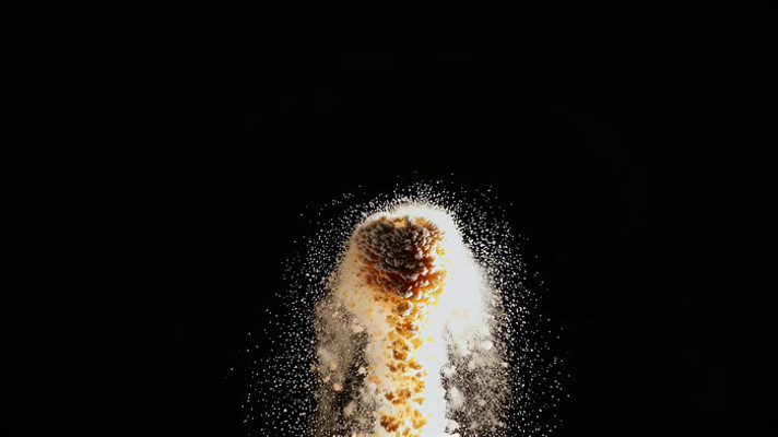 黑色背景下粉末爆炸素材 黑色背景下粉末爆炸素材