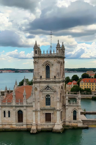 河畔欧式古建筑航拍 河畔欧式古建筑航拍