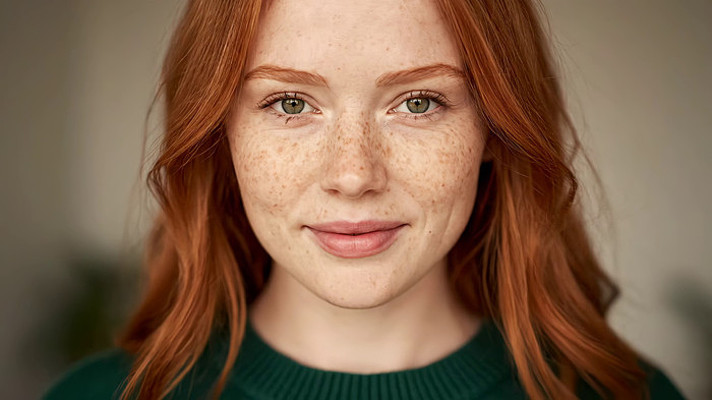 �췢Ů��΢Ц��д�ز�