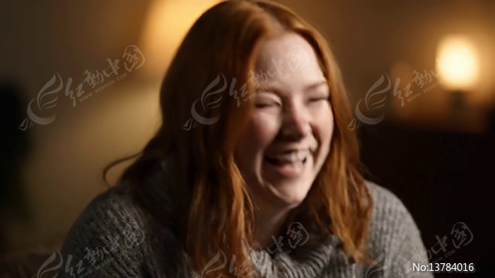 �췢Ů�ӿ�����Ц����