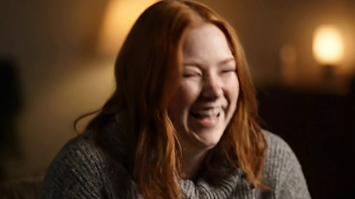 �췢Ů�ӿ�����Ц����