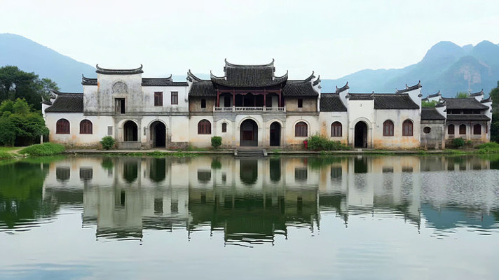湖边徽派古建筑景观 湖边徽派古建筑景观