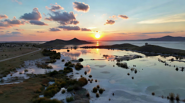 湖泊湿地日落全景 湖泊湿地日落全景