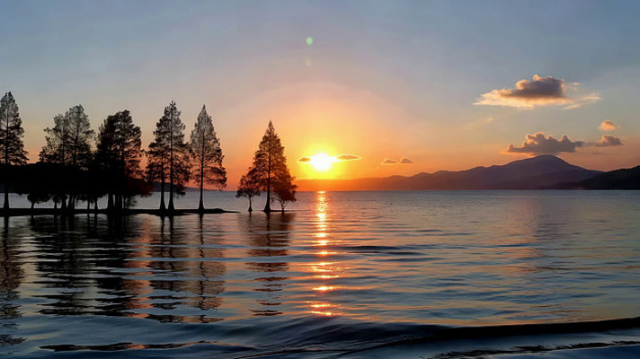 湖面夕阳自然风光 湖面夕阳自然风光