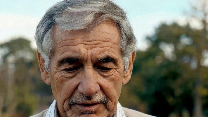 户外老人特写 户外老人特写
