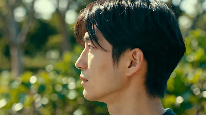 户外男子侧脸特写素材 户外男子侧脸特写素材