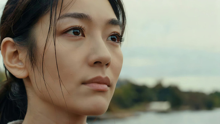 户外女子面部特写 户外女子面部特写