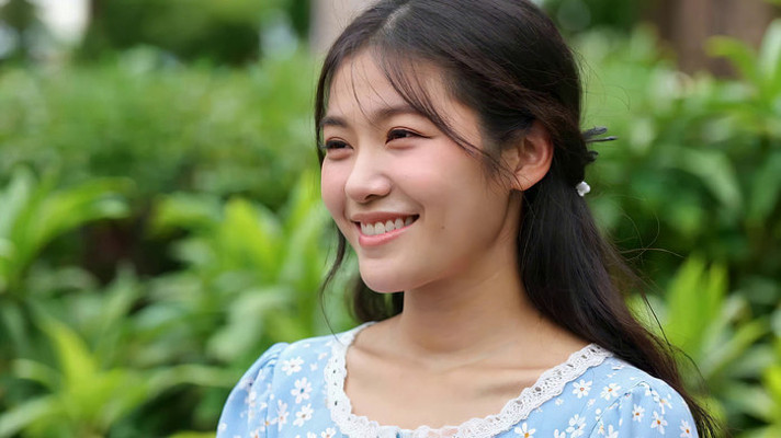 ����΢ЦŮ����д�ز�