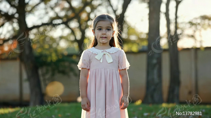 ����վ���Ĵ���ȹСŮ��