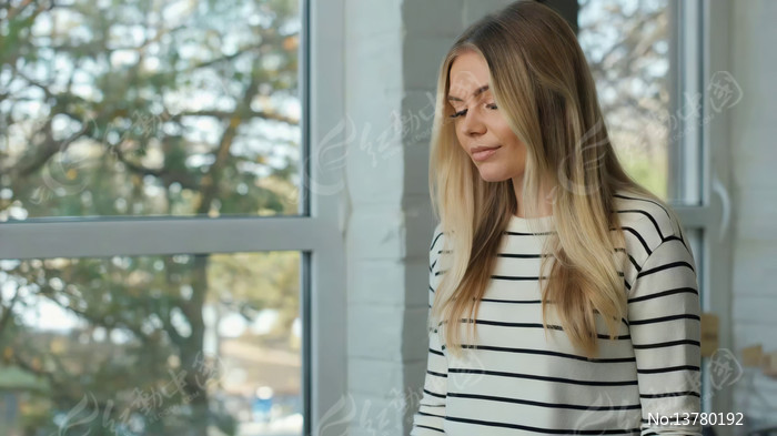 ��Ů�Ӵ���վ����д