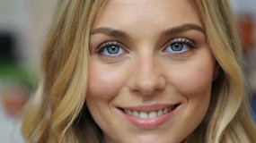 ��Ů����д΢Ц����