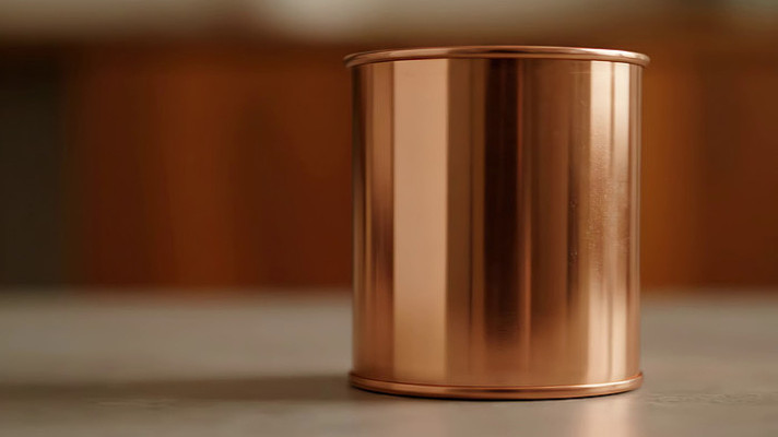 金属圆柱容器特写 金属圆柱容器特写