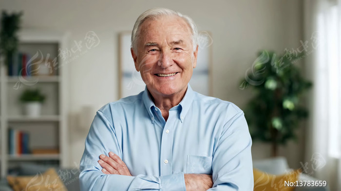 �Ӽ�����΢Ц˫�۽��澵ͷ