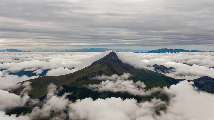 ���и���ƺ����Ƶ�ɽ��