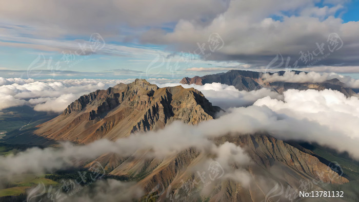 ���и���������ƵĴ�ɽ