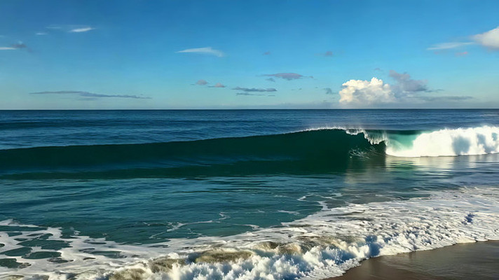 蓝色大海海浪翻涌景象 蓝色大海海浪翻涌景象