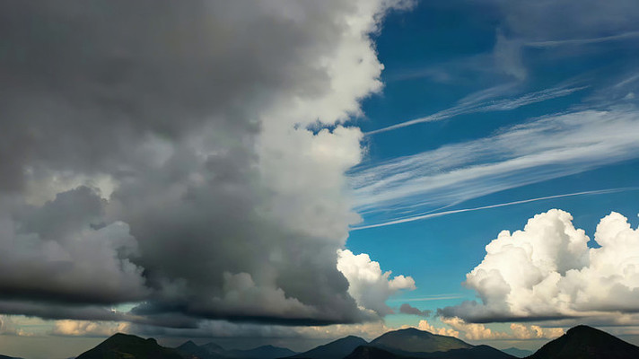 ��������µ�ɽ�ͷ羰