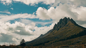 ��������µ�ɽ����Ȼ���