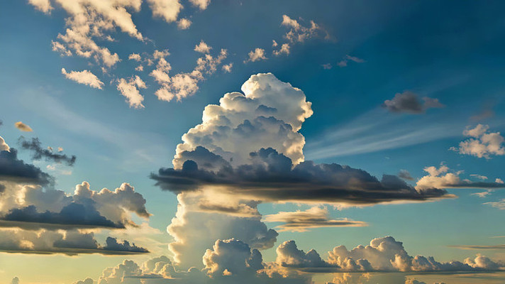 蓝天白云阳光明媚天空景象 蓝天白云阳光明媚天空景象